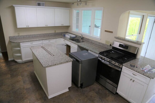 Building Photo - Seriously Spacious 5 bed 2 bath 36x20 Shop Garden Shed