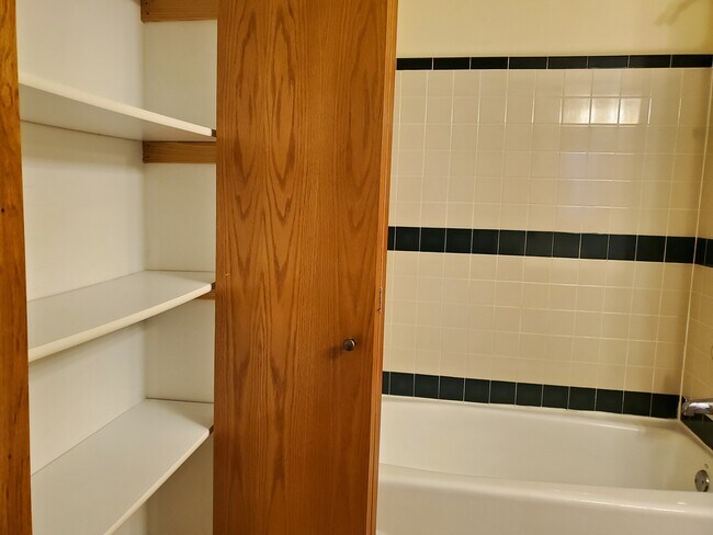 Building Photo - 1519 Portland Ave S