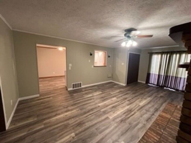 Building Photo - Single Family 2 bedroom 2 bath in LeClaire