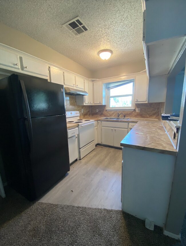 Building Photo - Oklahoma City Duplex