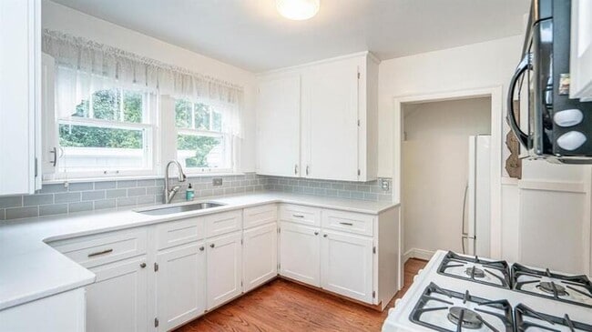 Building Photo - 1205 Miller Ave