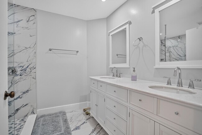 Building Photo - 65 Pelican Pointe Dr