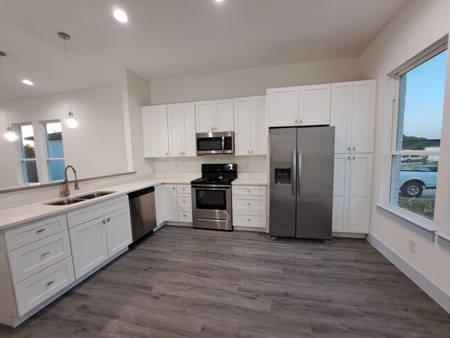 Building Photo - 3235 Noor St