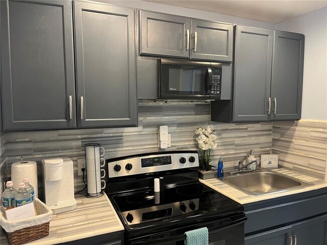 Building Photo - 1367 S Michigan Ave