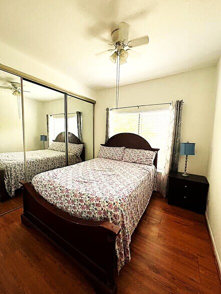 Building Photo - 2207 S Braeswood Blvd