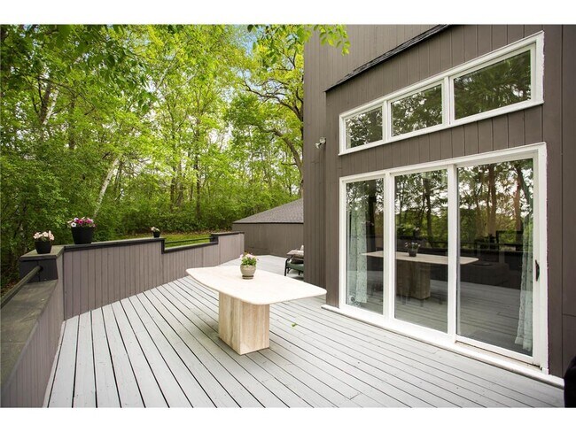 Building Photo - 2925 Minnehaha Curve