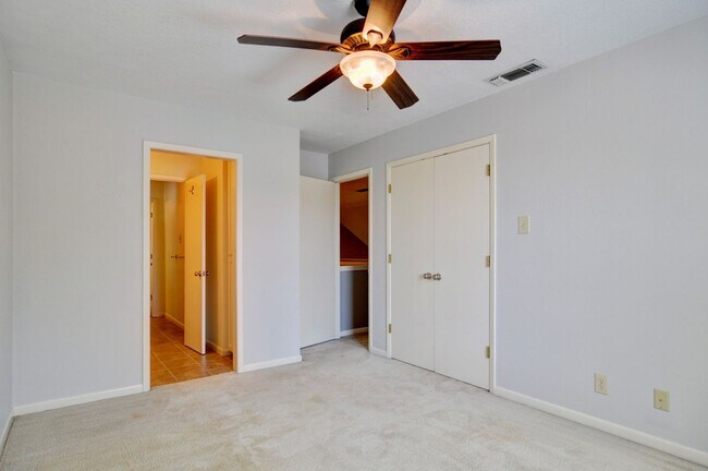 Building Photo - 3 Bedroom Home - Ridglea Country Club Estates