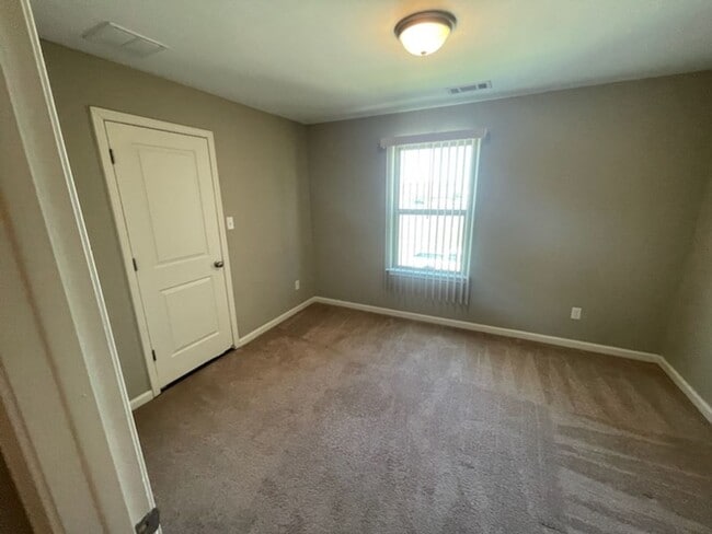 Building Photo - Centerhill Schools, beautiful corner lot w...