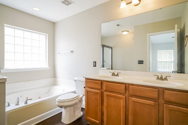 Building Photo - 533 Averasboro Dr