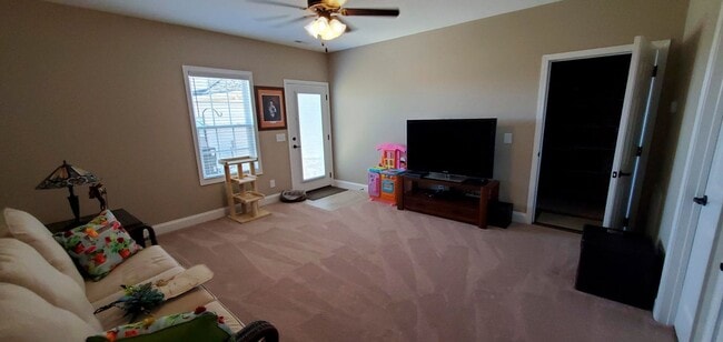 Building Photo - 284 Piper Glen