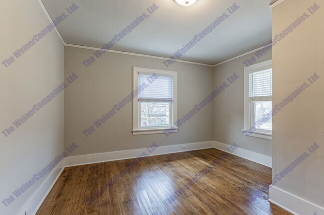 Building Photo - 606 W White St
