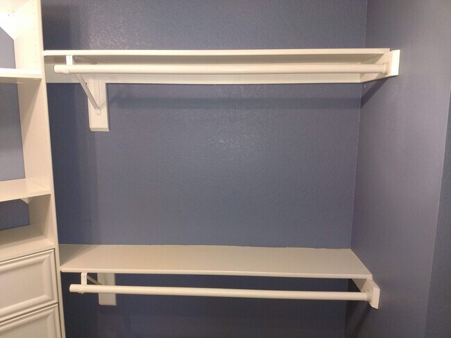 Building Photo - Henderson 4 Bedroom