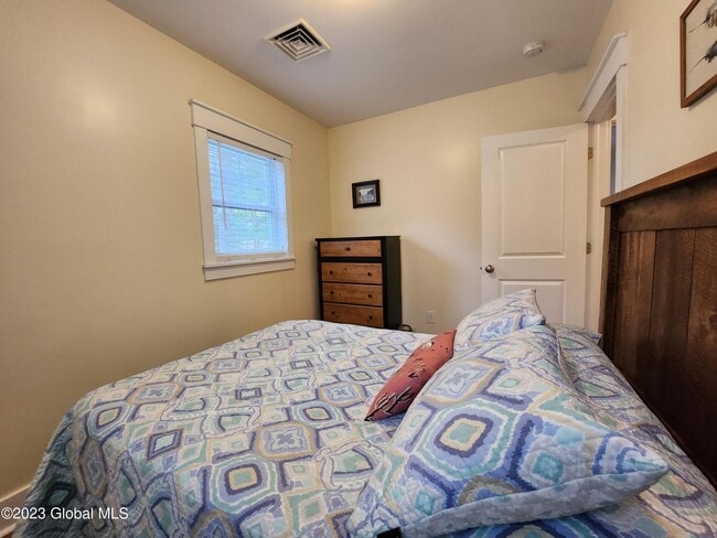 Building Photo - 48 Wright St