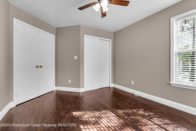 Building Photo - 131 Wellington Ct