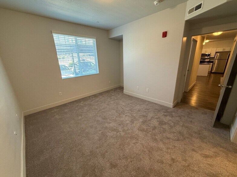 Building Photo - 1070 E Riches Ave