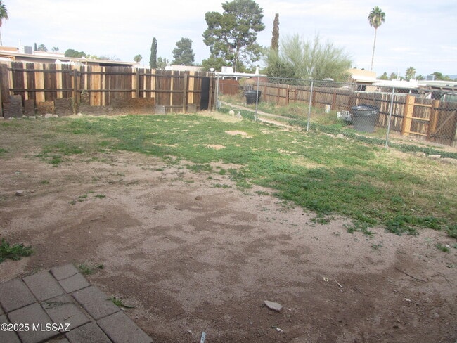 Building Photo - 6731 E Escalante Rd