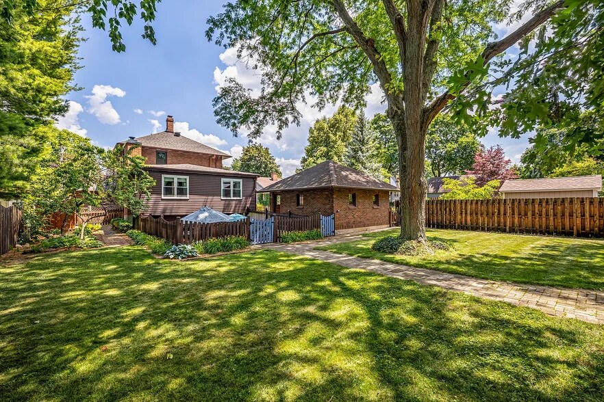 Building Photo - 82 S Williams St