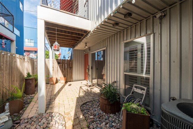 Building Photo - 807 Robin St