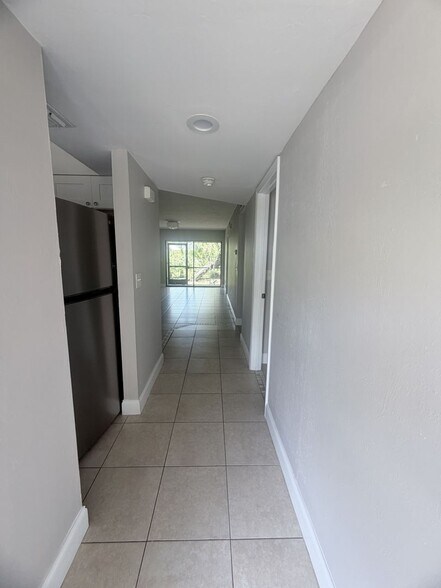 Building Photo - 130-136-136 Cape Coral Pkwy W