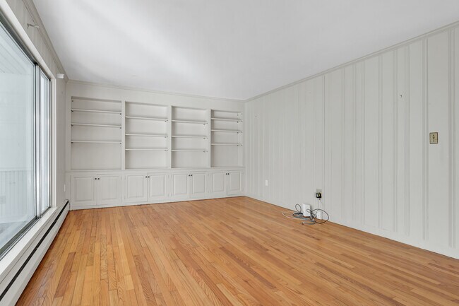 Building Photo - 14 Neptune Ave