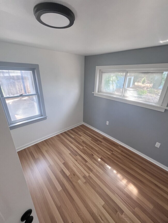 Building Photo - 737 Belmont Ave