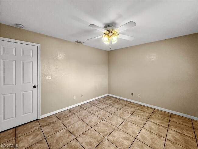 Building Photo - 208 SE 17th St