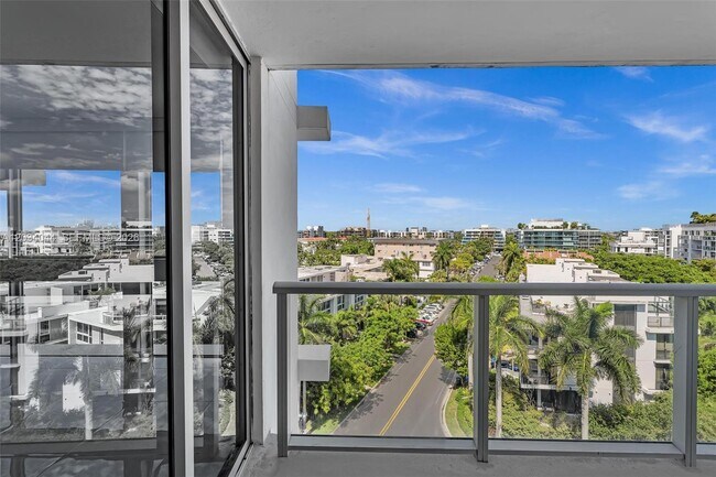 Building Photo - 9901 E Bay Harbor Dr