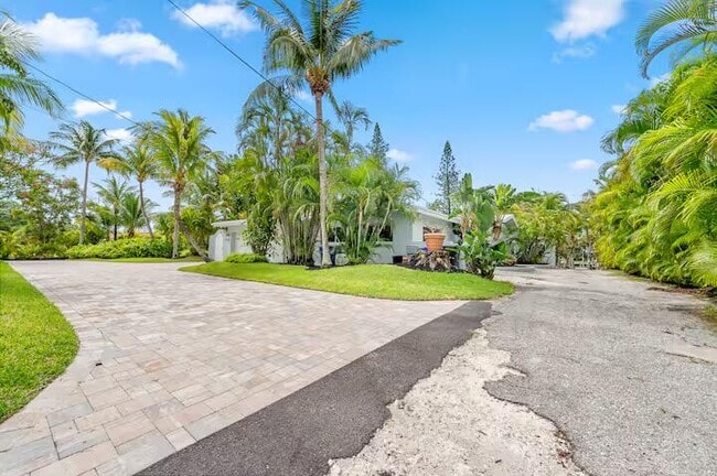 Building Photo - 2780 NE 16th St