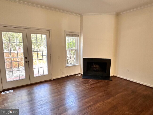 Building Photo - 915 Portner Pl