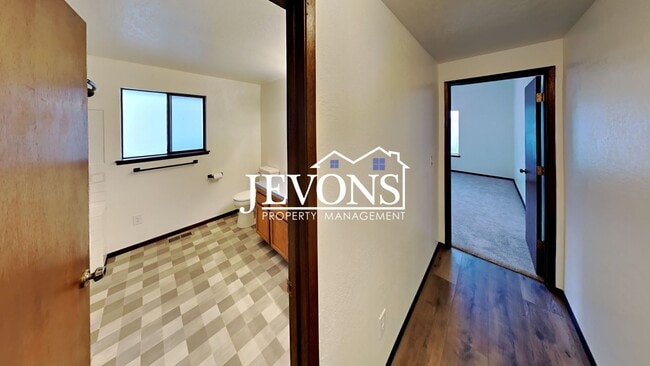 Building Photo - 1202 S 39th Ave