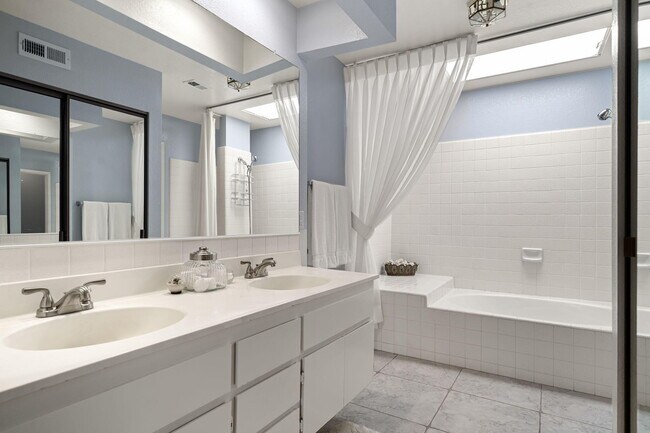 Building Photo - 41612 Aventine Ct