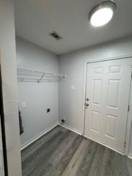 Building Photo - 15149 Deer Creek Dr