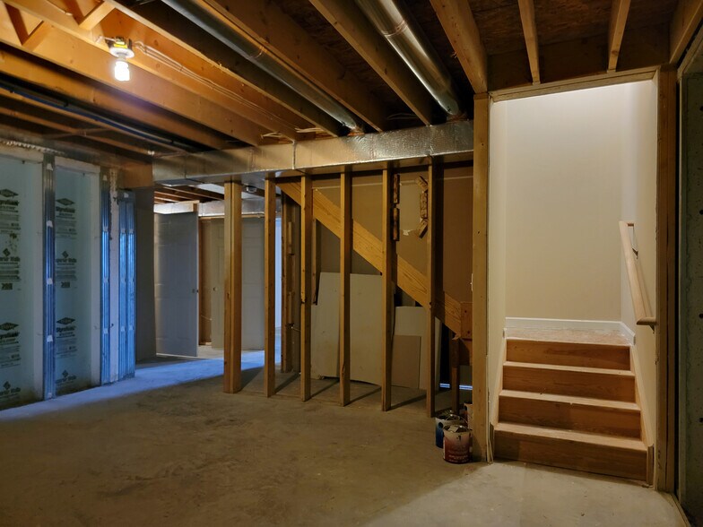 Building Photo - 27 Beech Ct