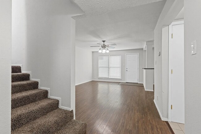 Building Photo - 6024 Westridge Ln