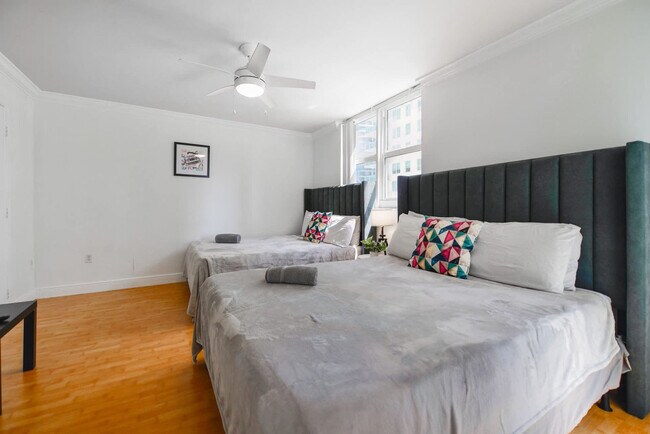 Building Photo - 1 SE 12th St