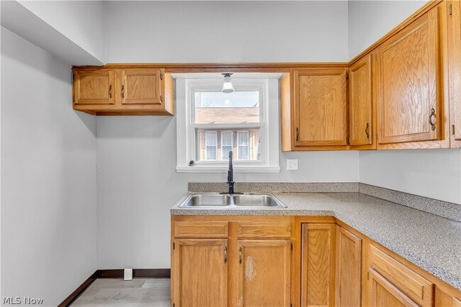 Building Photo - 516 Whitney Ave