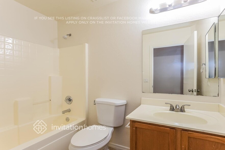 Building Photo - 9121 W MacKenzie Dr