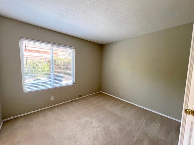 Building Photo - Large 4 bedroom home now available in Walnut