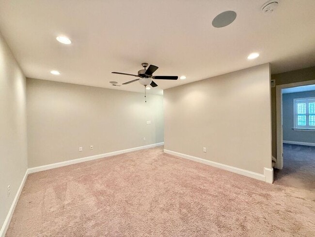 Building Photo - 1019 Monmouth Loop