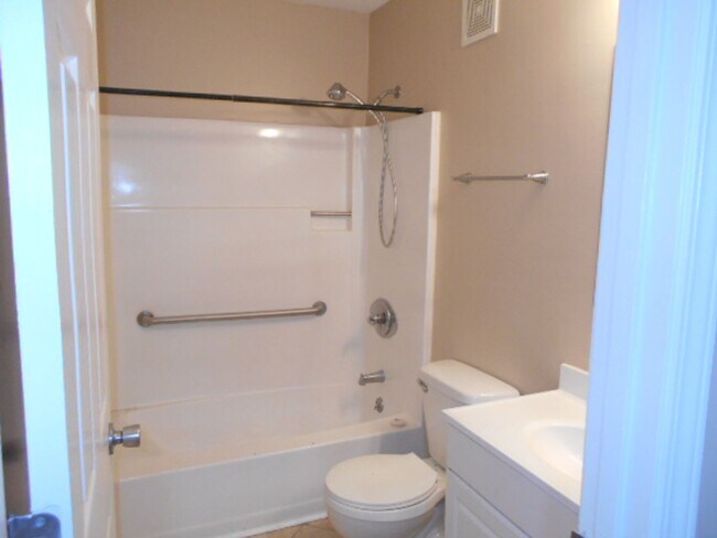 Building Photo - 2 bedroom, 1 bath condo in downtown Conway