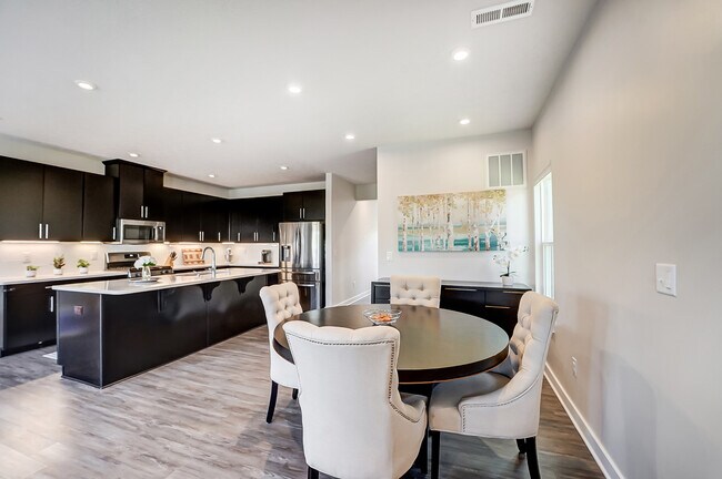 Building Photo - 7905 Pinnacle Point Dr
