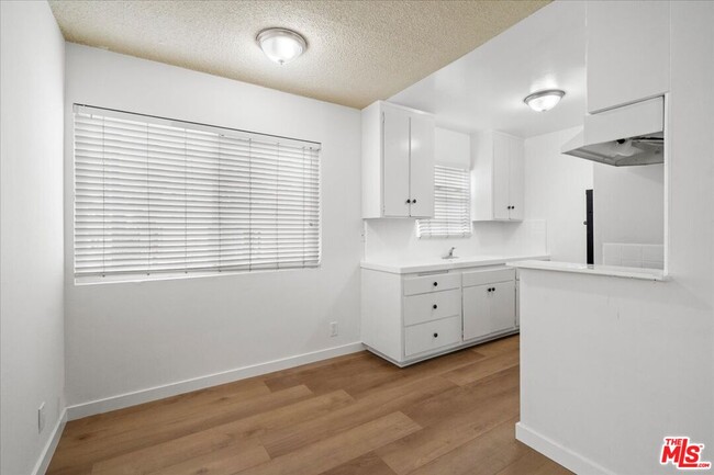 Building Photo - 934 6th St