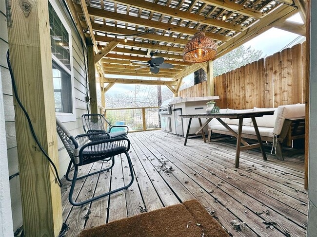 Building Photo - 3305 Larry Ln