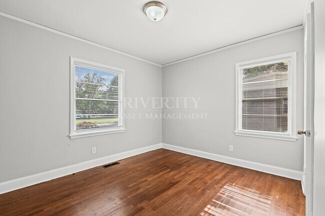 Building Photo - 1232 Vaughn Rd