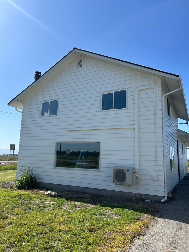 Building Photo - Fully Remodeled Five Bedroom House for Rent!