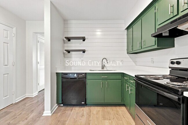 Building Photo - 4113-A Hunting Dr-