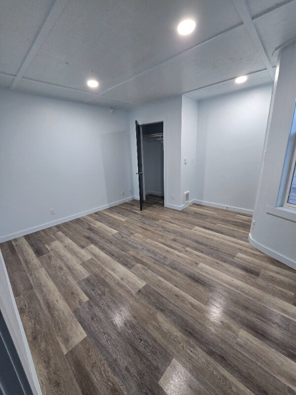 Building Photo - 1130 E 2nd St