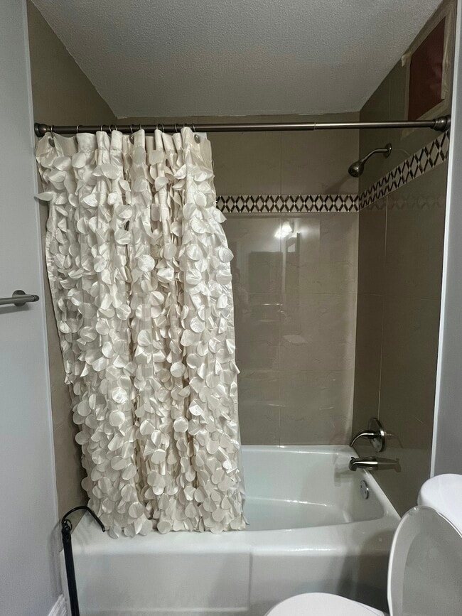 Building Photo - 2200 S Stewart Ave