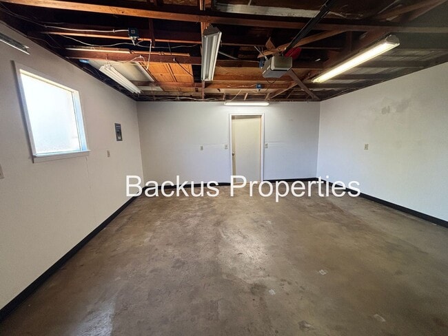 Building Photo - 613 W Curtis St