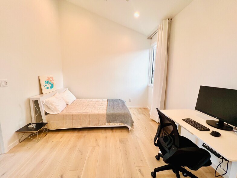 Building Photo - 112 Grandview St